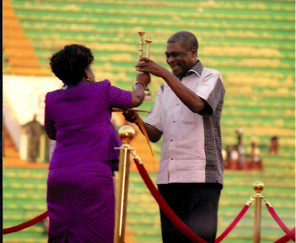 FESPACO13 PRESIDENTDIA REMISE TROPHEE-2